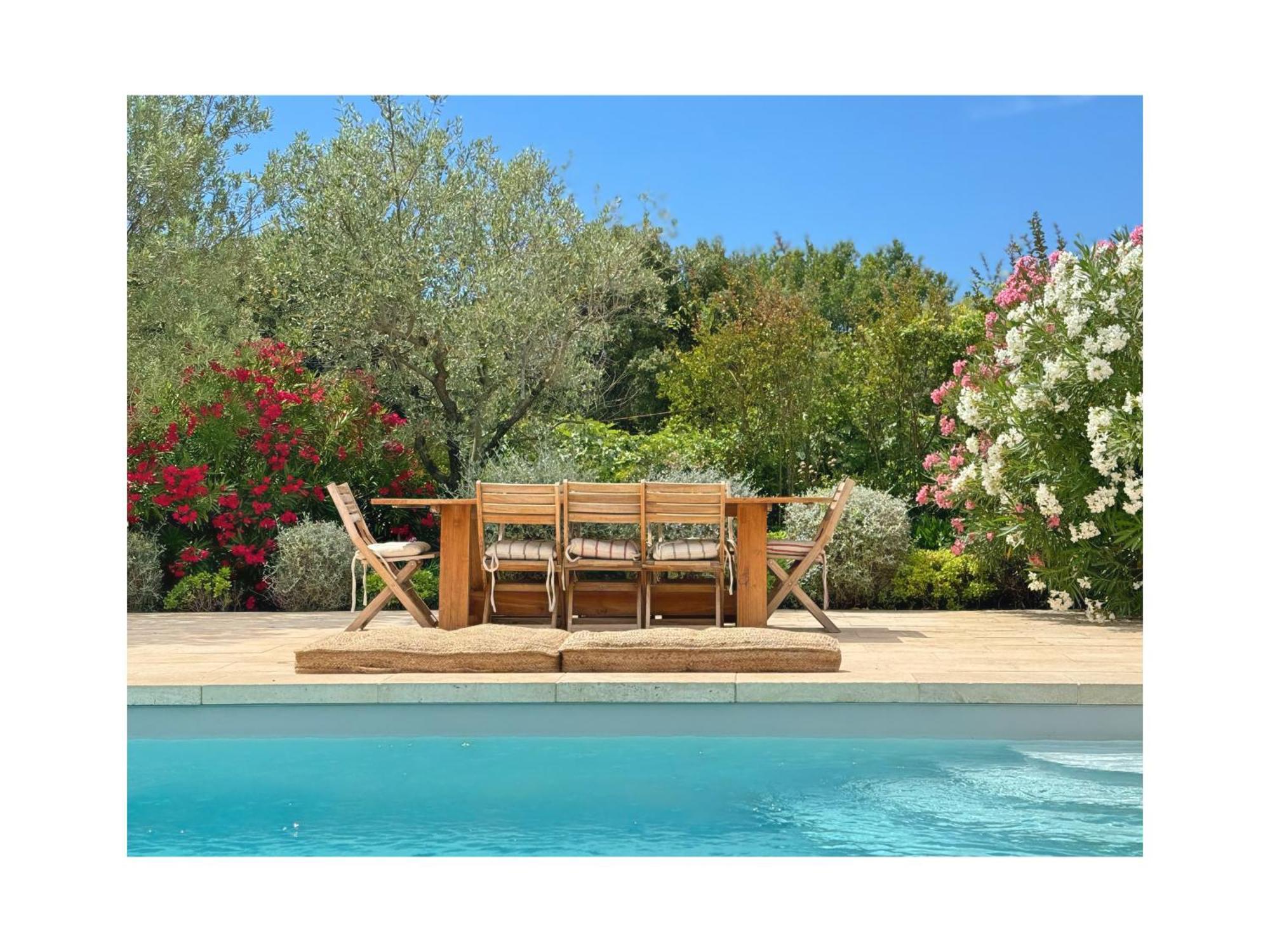 Les Jardins De Sitaara Bed & Breakfast Cucuron Luaran gambar